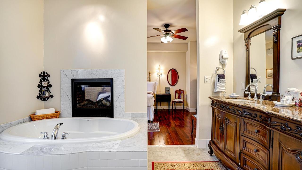 The River Belle Inn Healdsburg Extérieur photo