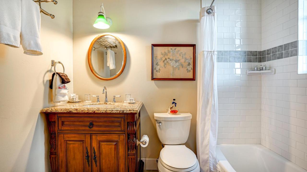 The River Belle Inn Healdsburg Extérieur photo